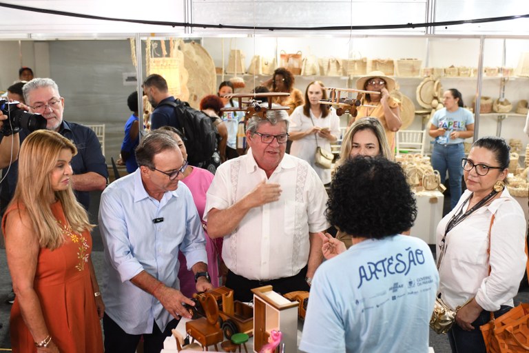  Governador João e presidente nacional do Sebrae visitam 39º edição do Salão do Artesanato Paraibano; veja fotos