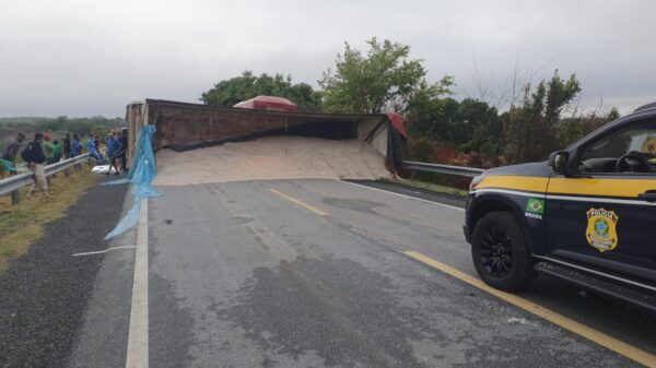  Acidente em Pombal: Colisão na BR-230 entre carro e caminhão deixa uma vítima fatal