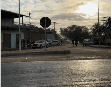  Pelo segundo dia, manifestantes interditam PB 085 em Pirpirituba; obras estão estagnadas há quase um ano