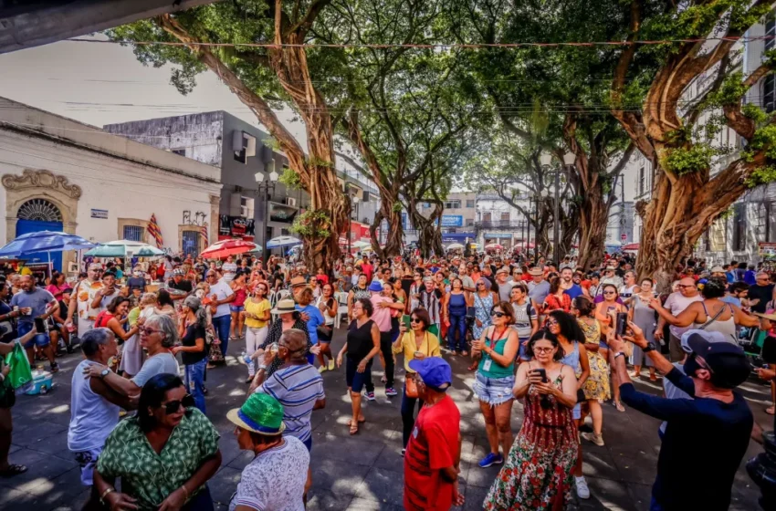  Cantora Graça Braga inaugura programação de 2025 do Sabadinho Bom com muito samba