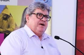  Governo João Azevedo garante ser falsa a informação da oposição de que sua gestão aumentou ICMS sobre combustíveis; entenda