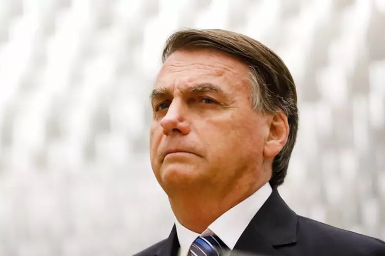  Invasão e roubo do perfil de Bolsonaro no X: filho do ex-presidente se pronuncia