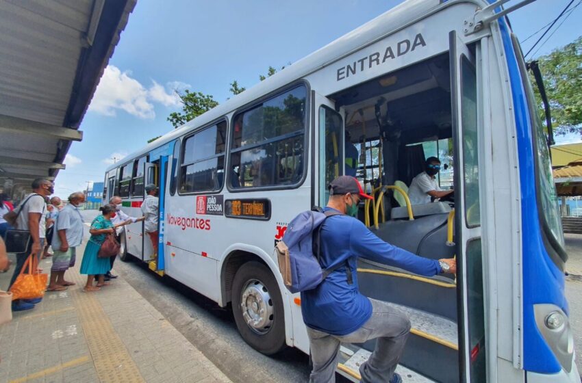  João Pessoa: motoristas de ônibus suspendem o trabalho em protesto por um aumento salarial