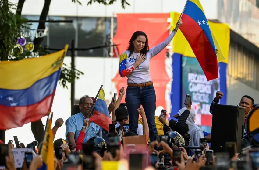  Rumores de prisão de Corina criam crise no governo de Maduro, mas são desmentidos