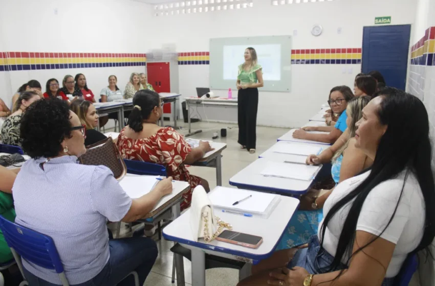  Secretaria de Educação promove encontro de formação para auxiliares de sala dos Ninhos do Saber