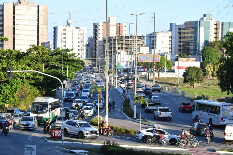  Trânsito no Cabo branco: Grande fluxo é um teste de paciência