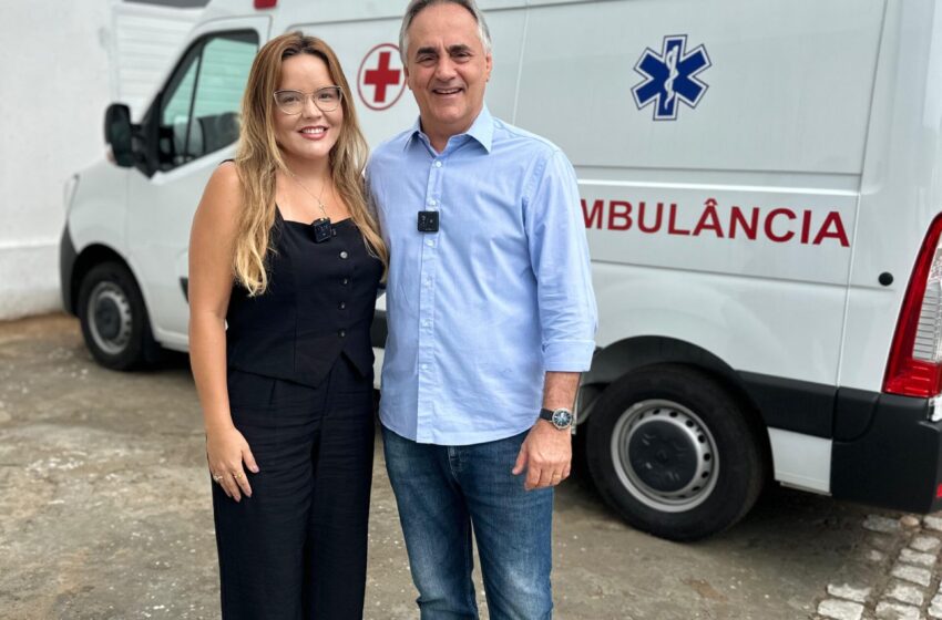  Luciano Cartaxo entrega ambulância ao Hospital Napoleão Laureano em Sousa