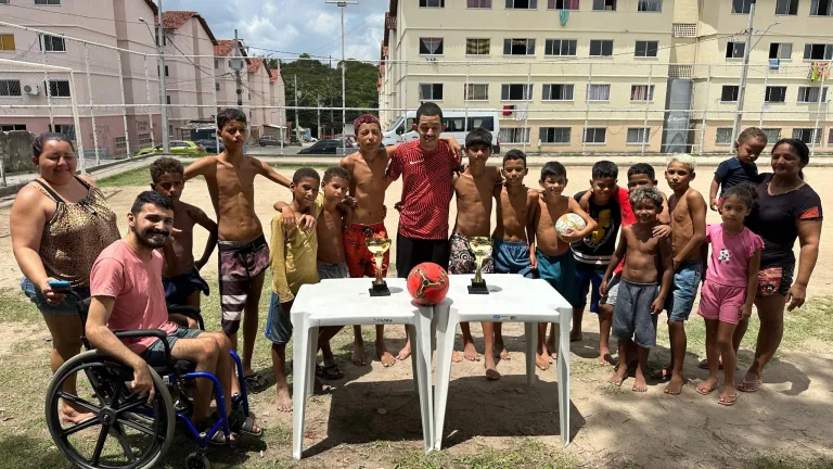  Nova modalidade esportiva é introduzida para crianças e adolescentes do Residencial Vista Alegre