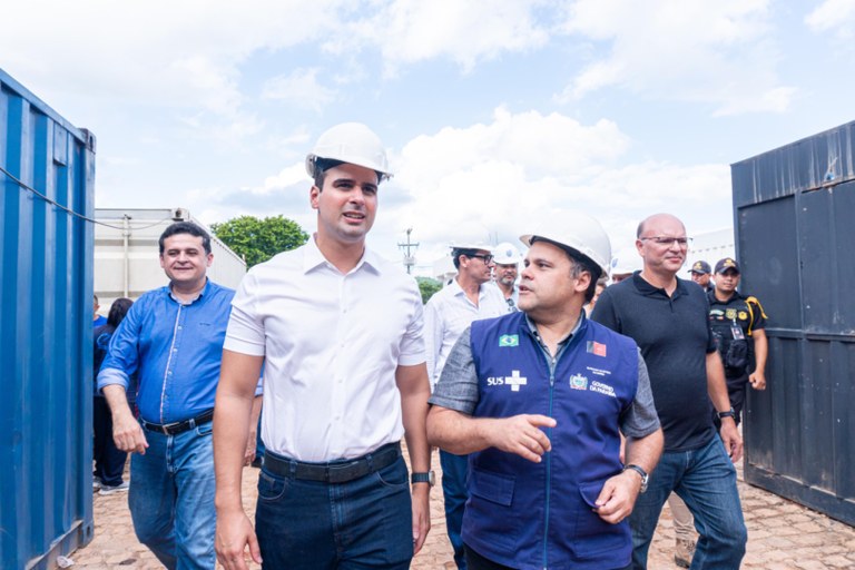  Lucas Ribeiro inspeciona obras em Guarabira e prestigia tradicional Festa da Luz; veja fotos