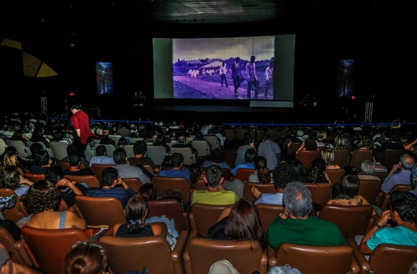  Atriz Bruna Linzmeyer será a grande homenageada na Mostra de Cinema de Tiradentes