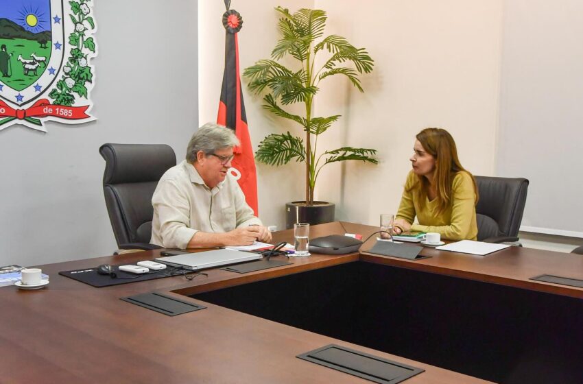  Daniella Ribeiro se reúne com João Azevêdo na Granja Santana para dialogar sobre pautas administrativas e política