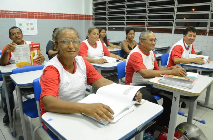  Prefeitura mantém inscrições abertas para o Projeto Escola de Gente Grande, voltado a jovens, adultos e idosos