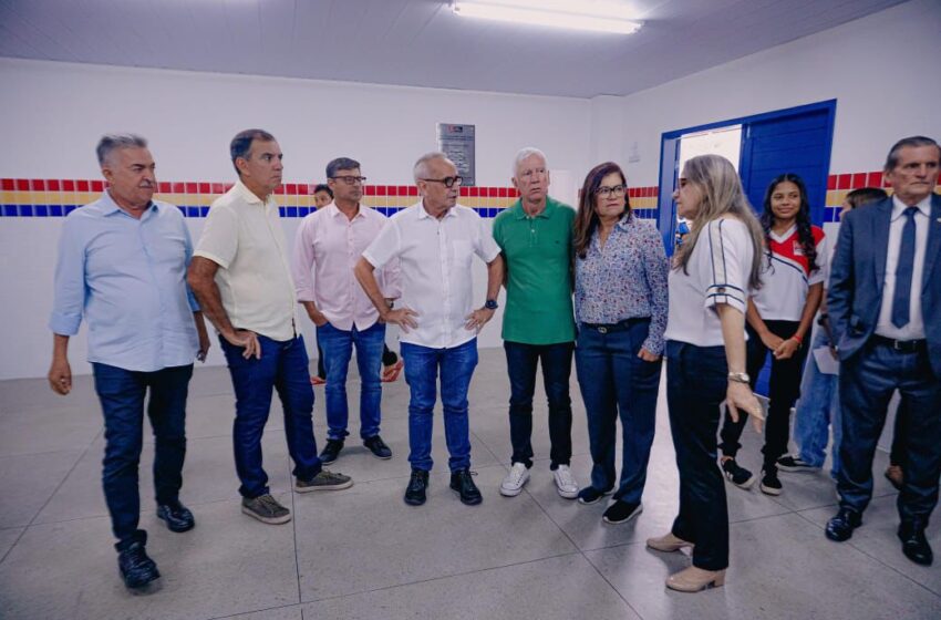  Prefeito Cícero entrega 42º escola reformada e avança com ensino tecnológico