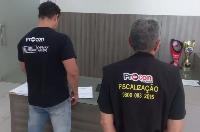  Procon-JP fiscaliza escolas para cumprimento de leis específicas do setor, inclusive a que restringe o uso do celular