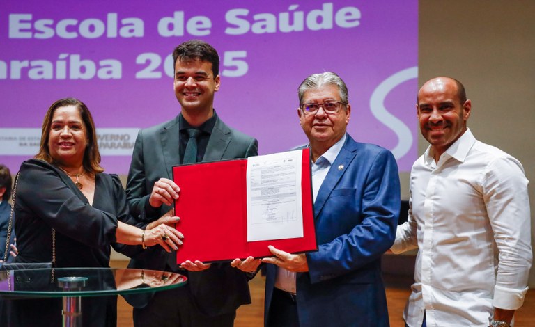  Residência em Saúde é concluída com a presença de João Azevêdo, que assina ordem de serviço para nova sede da Escola de Saúde Pública