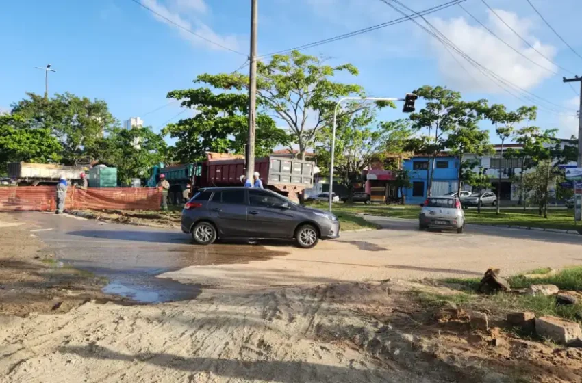  Trânsito é liberado na Avenida Tancredo Neves após bloqueio temporário de três dias