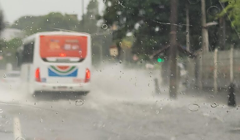  Litoral da Paraíba em alerta máximo para chuvas intensas, ventos acima de 100 km/h e alto risco de raios até amanhã