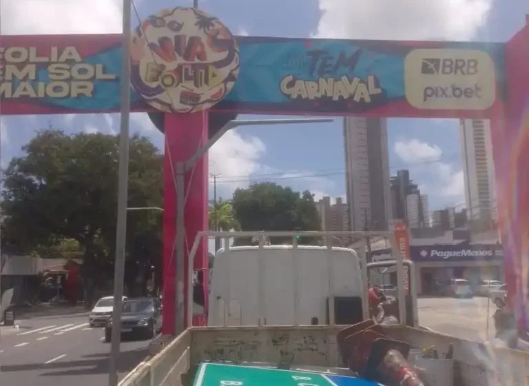 Semob-JP adequa sinalização aérea na Via Folia para passagem segura dos trios elétricos durante desfiles de blocos