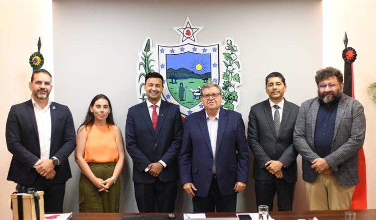  Governador João  apresenta potencialidades e oportunidades de investimento na PB a ministro da Embaixada do Canadá