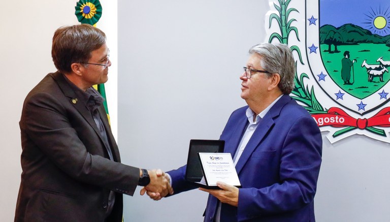  Governador João recebe reconhecimento do Conselho Regional de Contabilidade