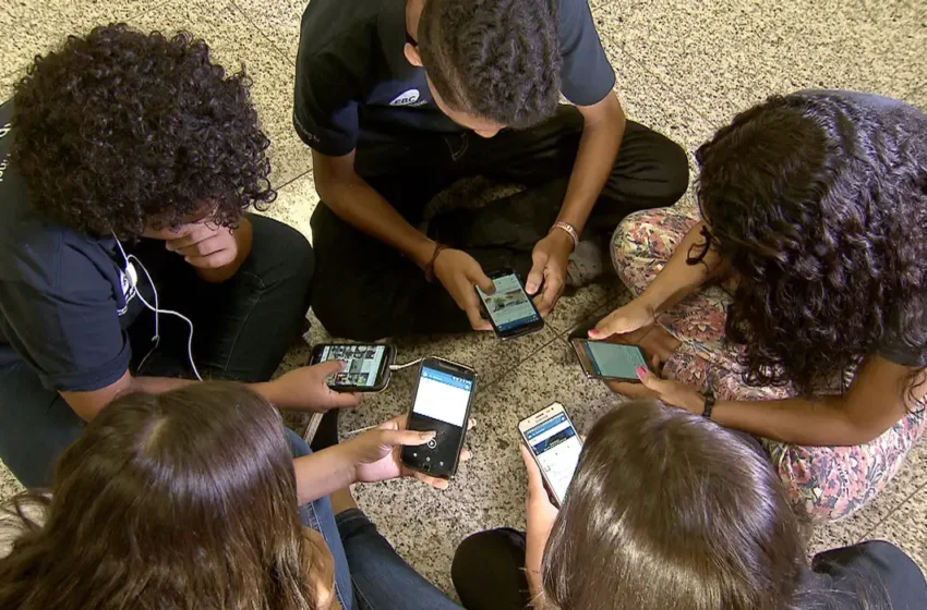  Volta às aulas sem celular: saiba como vai funcionar a nova lei