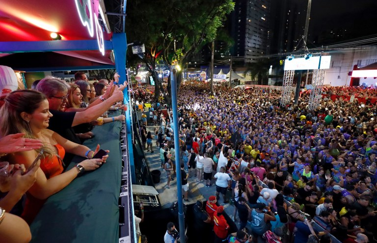  Folia de Rua: governador João prestigia primeira noite e destaca ações do Governo nos festejos carnavalescos