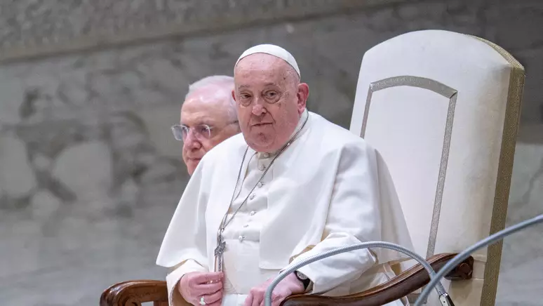  Vaticano informa que Papa Francisco tem “noite tranquila”, mas situação ainda é crítica