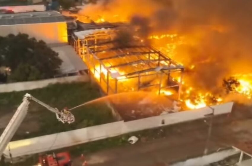  Galpão de reciclagens em Santa Rita fica destruído após incêndio