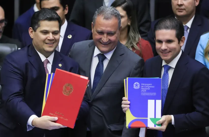  Presidente Lula diz ao Congresso que “Brasil está menos pobre e com mais renda”