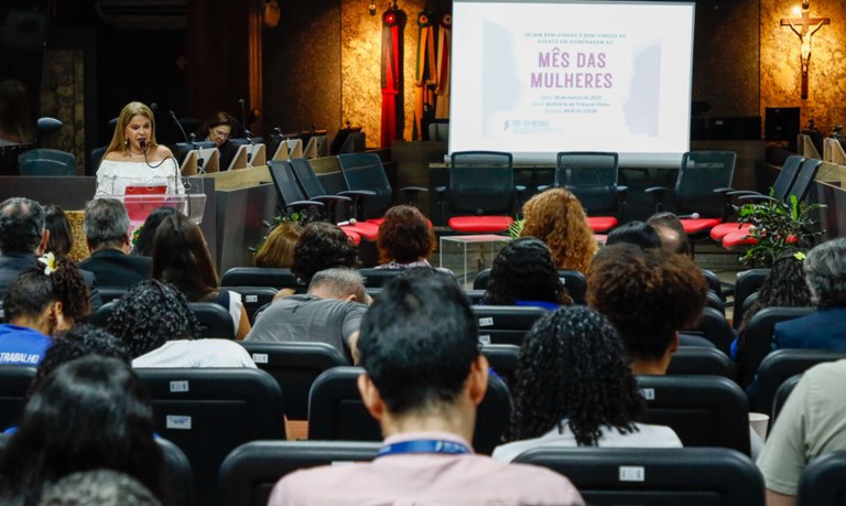  Primeira-dama da PB participa de evento no TRT-PB e destaca ações na promoção dos direitos da mulher