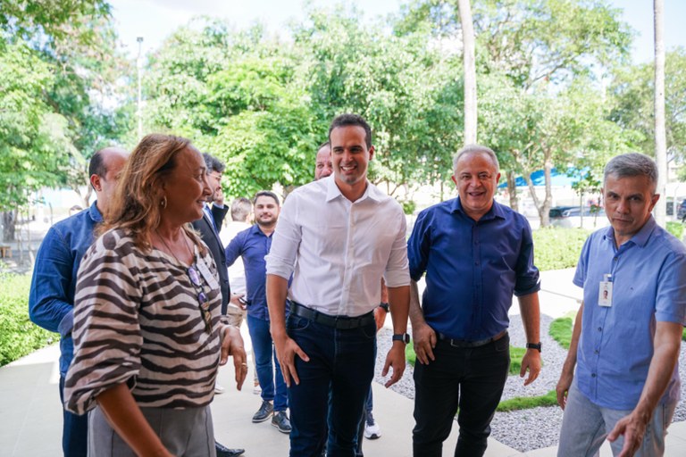  Lucas Ribeiro visita obras da Policlínica Estadual e novo restaurante popular de CG; veja fotos