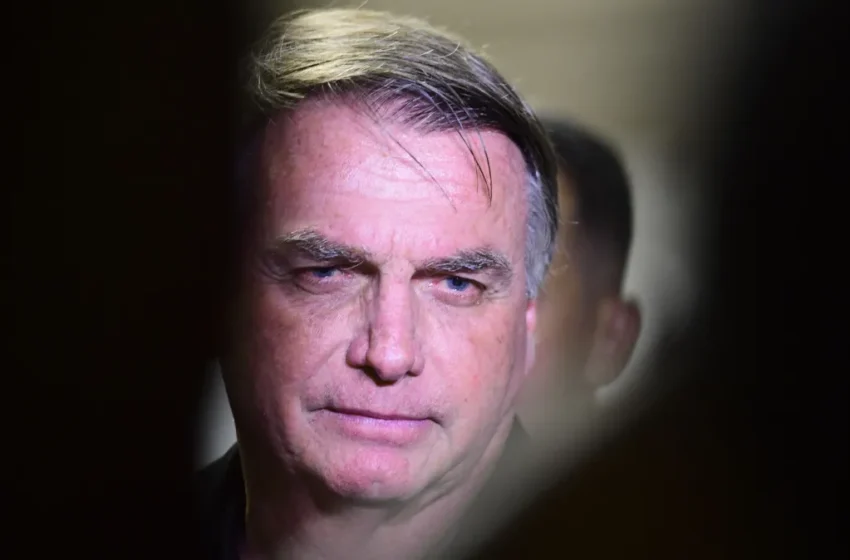  Bolsonaro apresenta sua defesa solicitando julgamento no plenário