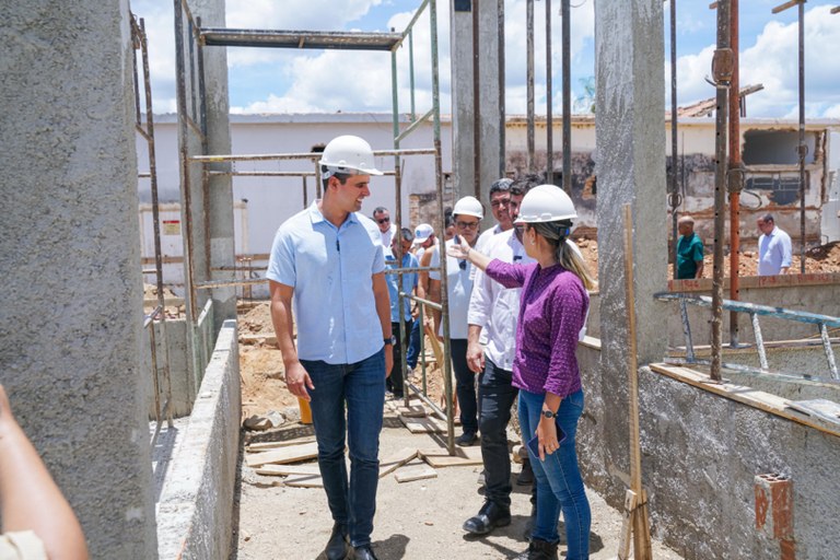  Governador em exercício destaca investimentos no Vale do Piancó durante inspeção de obras em Itaporanga; veja fotos