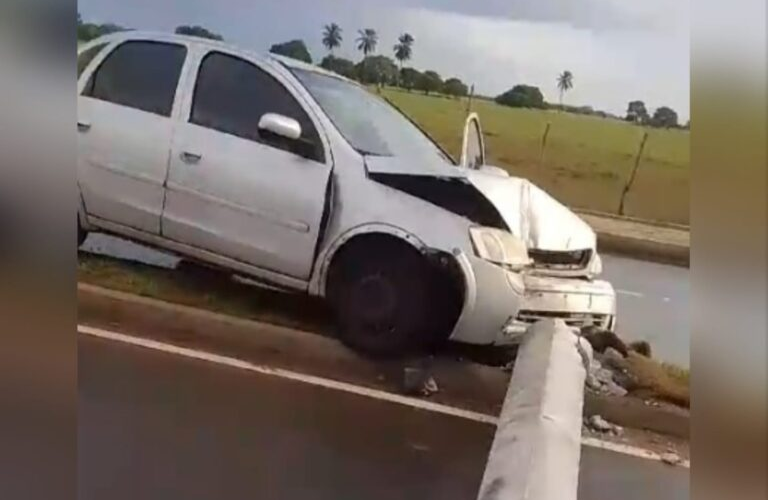  Motorista sofre acidente após perder o controle do carro perto da Praia do Sol, em JP