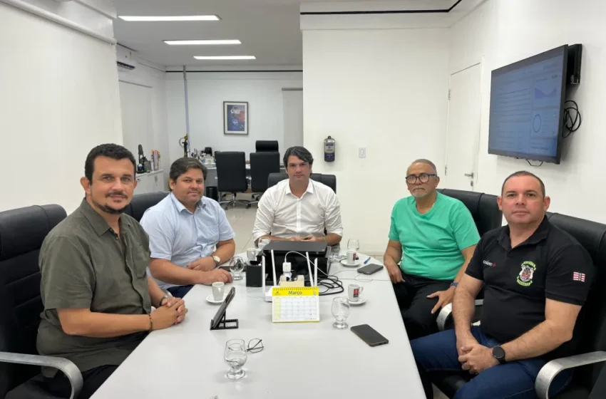  Semob entrega a Leo Bezerra relatório sobre eficiência da flexibilização da faixa exclusiva para o transporte coletivo