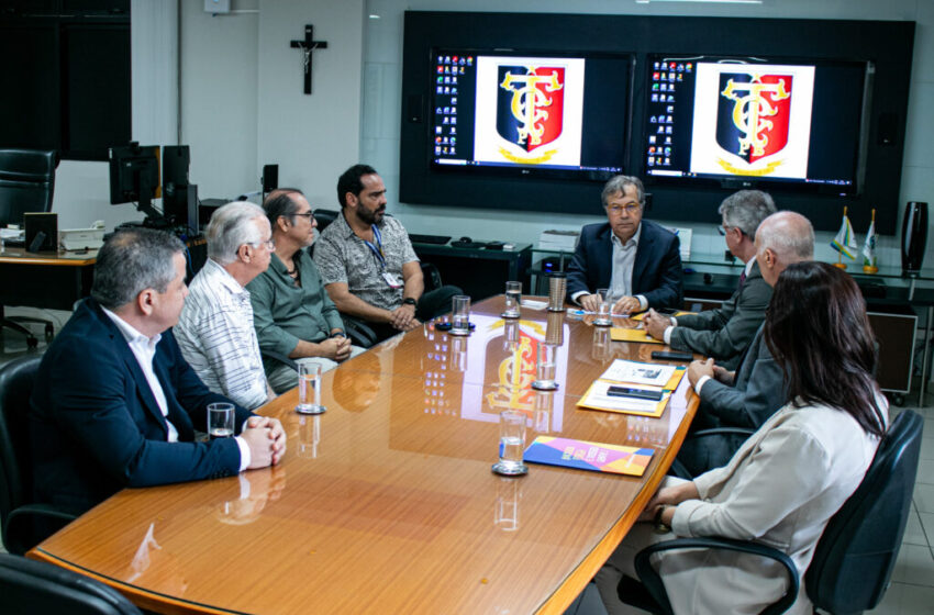  TCE-PB recebe em audiência integrantes da Associação de Radiodifusão da Paraíba