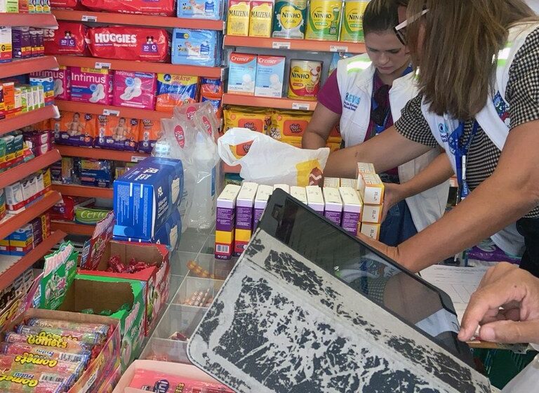  Medicamentos irregulares são apreendidos e falsa farmácia é interditada em Queimadas