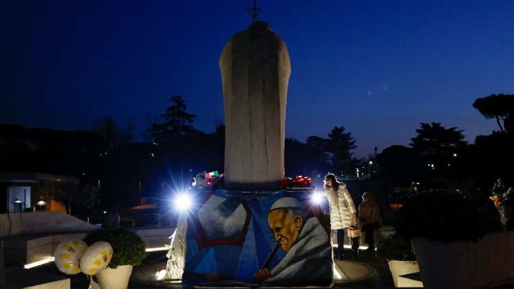  Parâmetros e exames de sangue do Papa Francisco seguem estáveis. Próximo boletim só no sábado