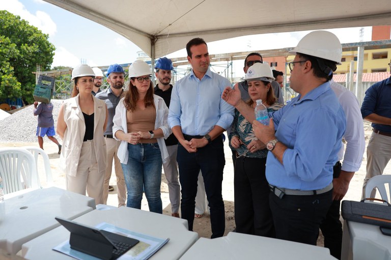  Governador em exercício visita obras do Hospital Arlinda Marques e das Vias do Atlântico