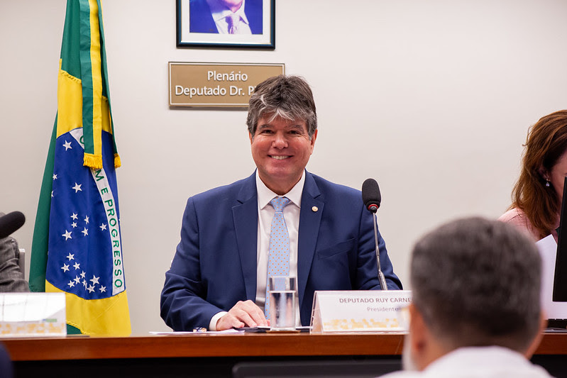 Deputado Ruy Caneiro intensifica debates com ministros sobre Previdência e Assistência Social