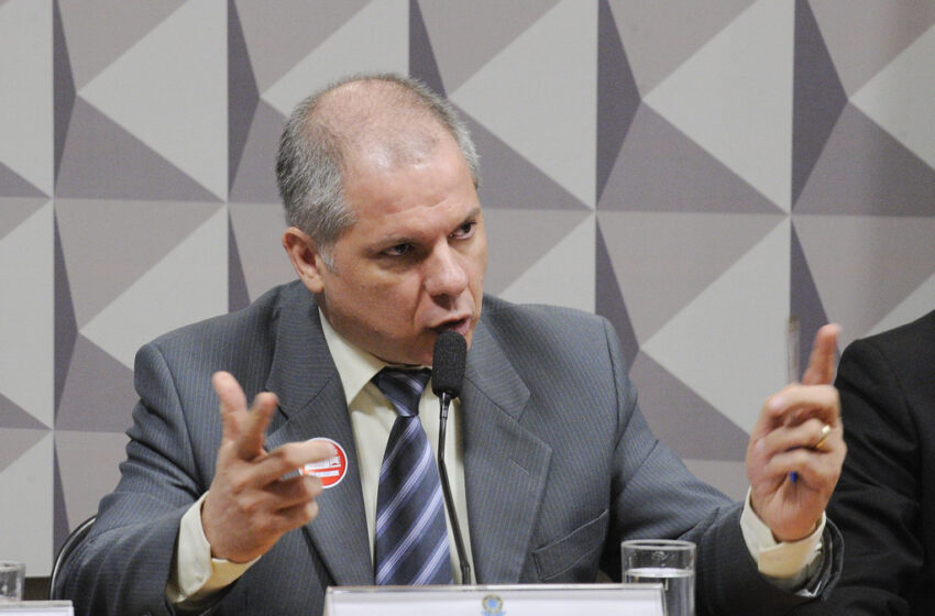  Presidente do INSS é alvo de operação que apura desvio bilionário
