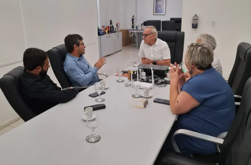  Cícero Lucena recebe comitiva da Prefeitura de Porto Belo (SC) para troca de experiências