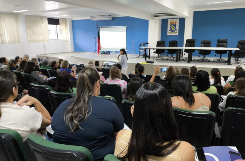  Profissionais da Rede Municipal de Saúde participam de curso sobre salas de vacinas
