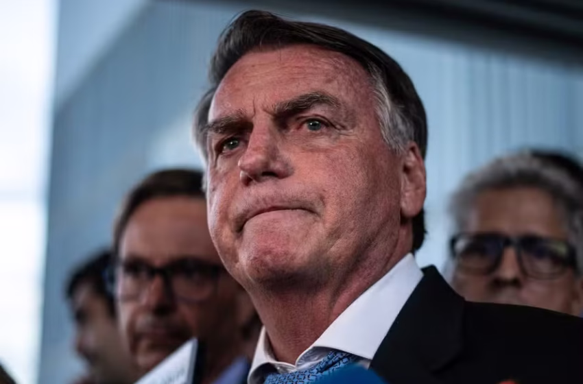 Em ato na Avenida Paulista, Bolsonaro nega tentativa de golpe e diz esperar por “ajuda externa”