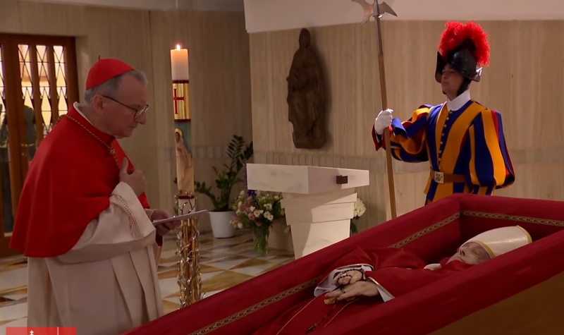  Vídeo: veja as primeiras imagens do Papa Francisco em caixão aberto