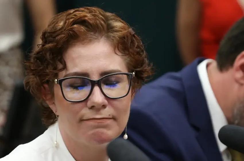 Por unanimidade, Carla Zambelli é condenada a 10 anos de prisão pelo STF