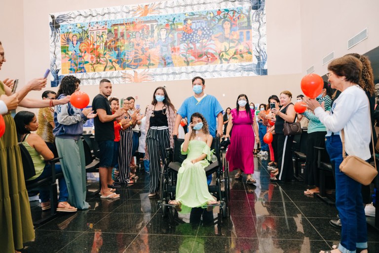 Paciente recebe alta após transplante cardíaco e seis meses de internação no Hospital Metropolitano