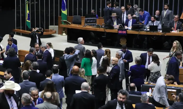  Retórica armamentista não se reflete em projetos, diz estudo sobre “bancada da bala”