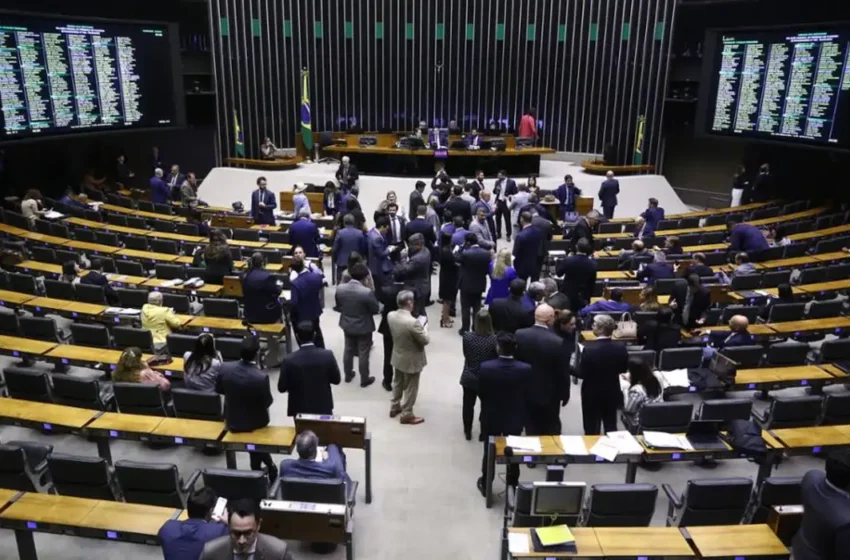 Projeto que amplia número de deputados federais é aprovado pela Câmara dos Deputados