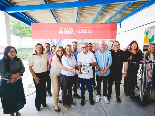  Cícero Lucena investe na construção de nova quadra poliesportiva na Escola Santos Dumont, no Varadouro